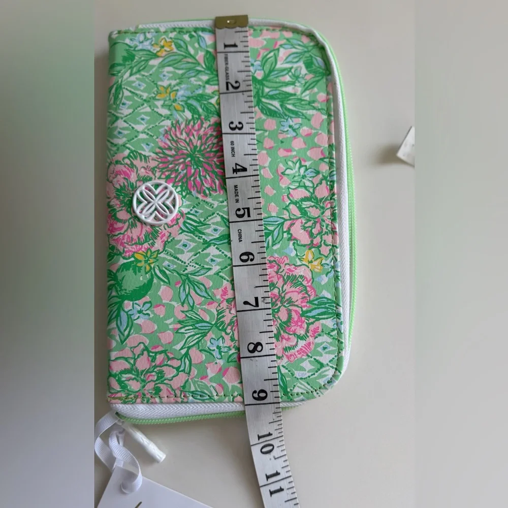 Lilly Pulitzer Green & Pink Floral Zip Travel Wallet perfect for your passport - Picture 6 of 8